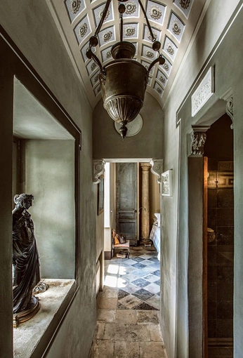 A cover of "Wear" cluster. The owner is mextr. The cluster consists of 2 elements.