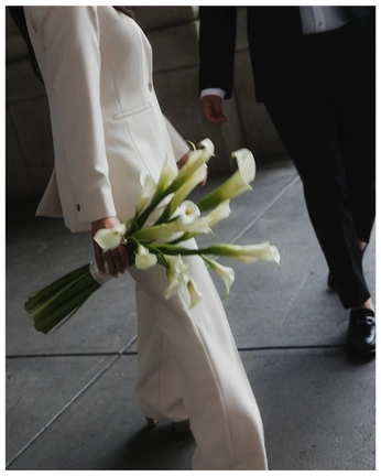 A cover of "White wedding" cluster. The owner is benedettaombroni. The cluster consists of 9 elements.