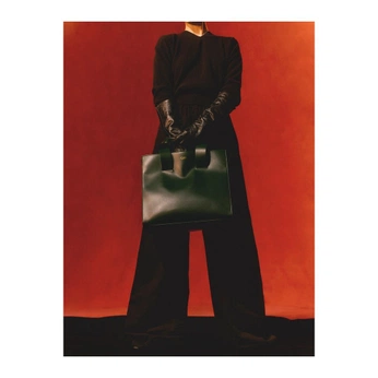 A cover of "PHOTO" cluster. The owner is version.finale. The cluster consists of 4 elements.