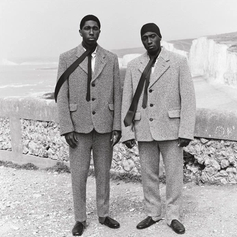 A cover of "ideal wardrobe" cluster. The owner is thefittingroom. The cluster consists of 105 elements.