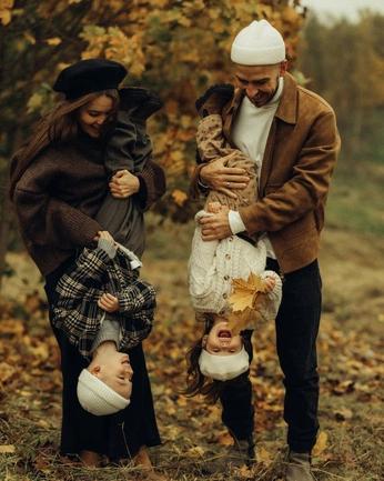 A cover of "Autumn family" cluster. The owner is tetianask. The cluster consists of 10 elements.