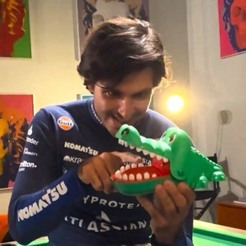 A cover of "Ya I’d tap that😛" cluster. The owner is xxl3vi0xxz. The cluster consists of 116 elements.