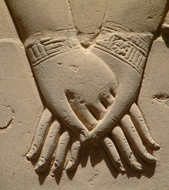 A cover of "hands" cluster. The owner is cumislays. The cluster consists of 45 elements.