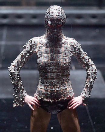 A cover of "alexander mcqueen" cluster. The owner is anaweed. The cluster consists of 47 elements.