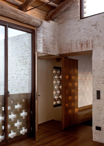 A cover of "DOOR" cluster. The owner is patrizialechner. The cluster consists of 20 elements.