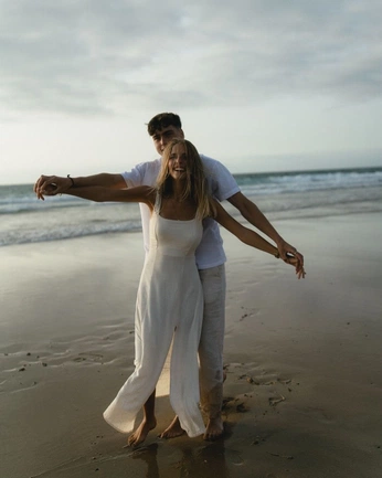 A cover of "Couples aestetic" cluster. The owner is mariashumanovich. The cluster consists of 12 elements.