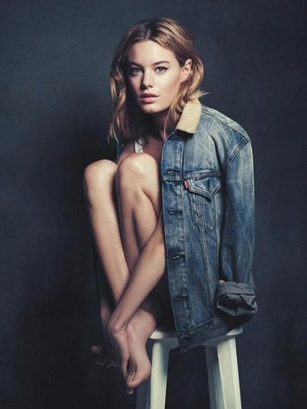 A cover of "Implied Nude" cluster. The owner is trevtog. The cluster consists of 4 elements.