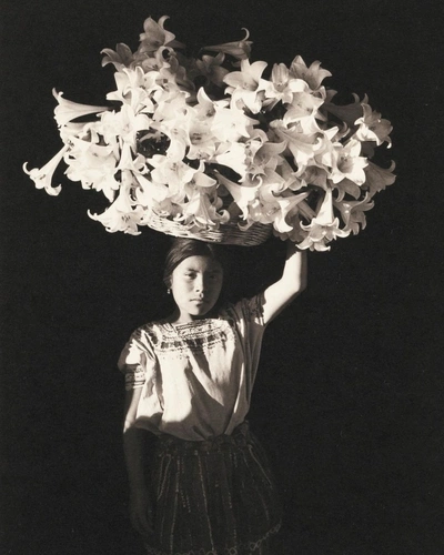 An Instagram  post added by arshabarsha on Jan 10, 2024. The author is @sacredgrounds_. May present: exposition noir et blanc bnf, flor garduño, the museum of fine arts, houston, noir & blanc : a photographic aesthetic, exhibition.