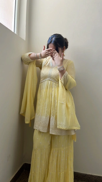 A cover of "Clothes (desi)" cluster. The owner is swordmahes. The cluster consists of 20 elements.