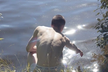 A cover of "Buzzcut Season" cluster. The owner is martijnm. The cluster consists of 17 elements.