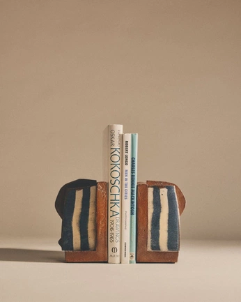 A cover of "Book end 1" cluster. The owner is oh23115. The cluster consists of 11 elements.