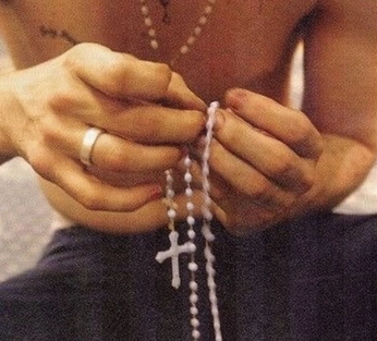 A cover of "godly" cluster. The owner is leyavly. The cluster consists of 9 elements.