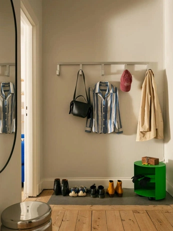 A cover of "decorating" cluster. The owner is mariahisloved. The cluster consists of 10 elements.