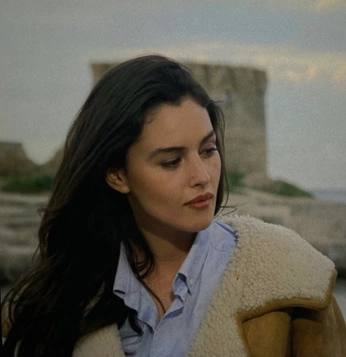 A cover of "wear" cluster. The owner is sophieee. The cluster consists of 2 elements.