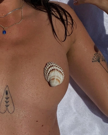 A cover of "Pretty" cluster. The owner is vivianeblanc. The cluster consists of 1 element.