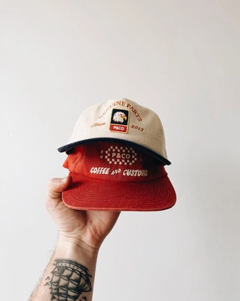 A cover of "Hat" cluster. The owner is laurentarber. The cluster consists of 18 elements.