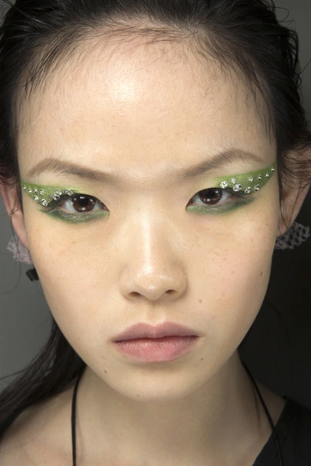 A cover of "Makeup" cluster. The owner is ghritikas. The cluster consists of 26 elements.