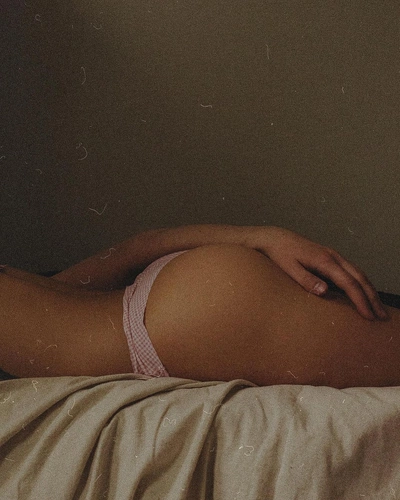 An Instagram  post added by mathilde on Apr 21, 2022. The author is @sashamaslova. May present: shoulder, elbow, joint, arm, neck. The content is not safe for work.