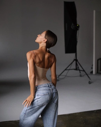 A cover of "beautiful bodies" cluster. The owner is besa. The cluster consists of 57 elements.