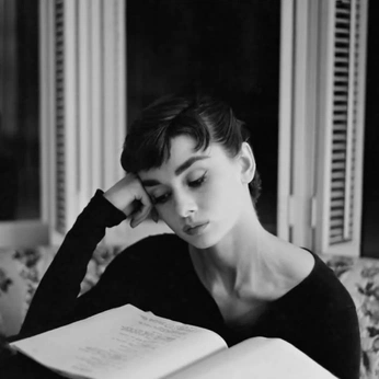 A cover of "Reference Portrait" cluster. The owner is flaviadesign. The cluster consists of 1 element.