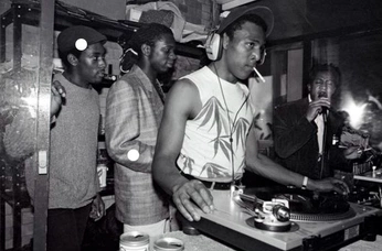 A cover of "INFORMA" cluster. The owner is normulis. The cluster consists of 31 elements.