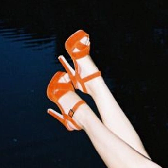 A cover of "los zapatos 👠" cluster. The owner is jennafv. The cluster consists of 41 elements.