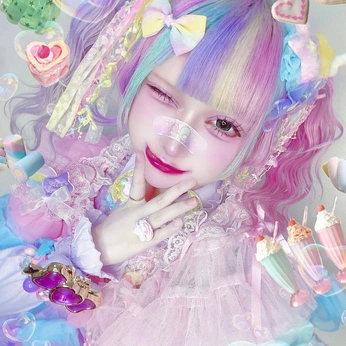 A cover of "cutecore" cluster. The owner is inrnt. The cluster consists of 23 elements.