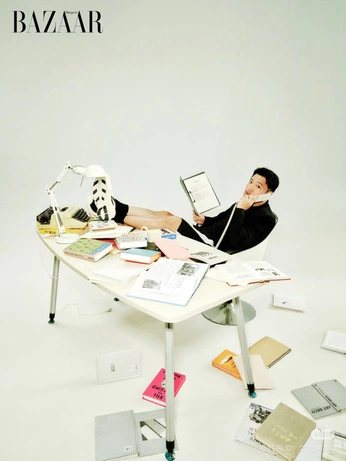 A cover of "Slacking Theme Editorial" cluster. The owner is astrl. The cluster consists of 16 elements.