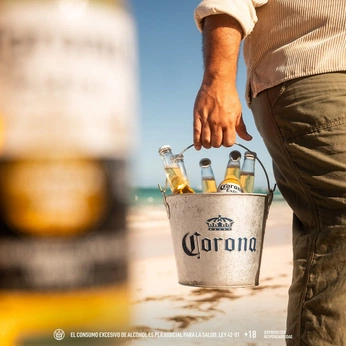 A cover of "ad inspo" cluster. The owner is annietrompeter. The cluster consists of 20 elements.