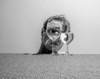 A cover of "Black and White" cluster. The owner is 0815187. The cluster consists of 17 elements.