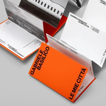 A cover of "dépliant" cluster. The owner is eliseplt. The cluster consists of 10 elements.