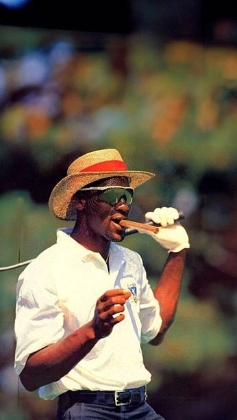 A cover of "goggles" cluster. The owner is iantrolinger. The cluster consists of 206 elements.