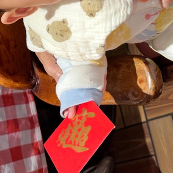 A cover of "Ink Reverie" cluster. The owner is bettychin. The cluster consists of 1 element.