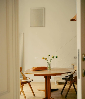 A cover of "interior" cluster. The owner is chrltt. The cluster consists of 2 elements.