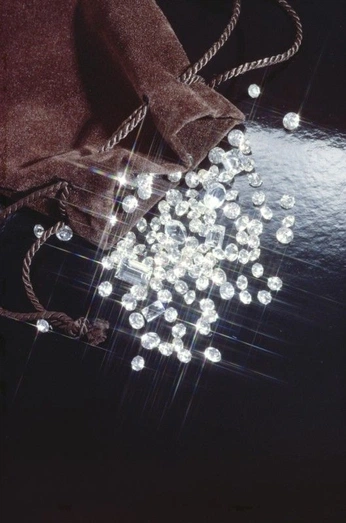 A cover of "Diamonds" cluster. The owner is ai.aura4x. The cluster consists of 3 elements.