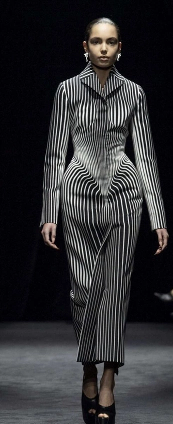 A cover of "stripes" cluster. The owner is marinademag. The cluster consists of 21 elements.