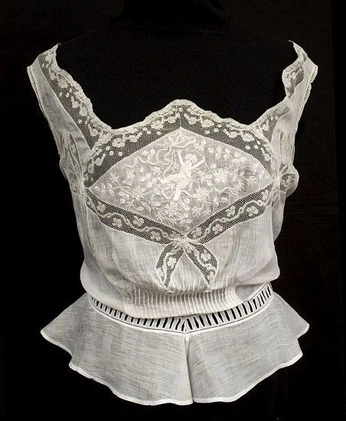 A cover of "wardrobe" cluster. The owner is stevie25. The cluster consists of 3 elements.