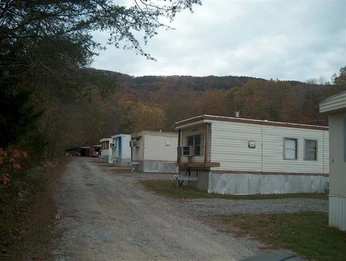 A cover of "thursday girl 📸" cluster. The owner is commedesgarcons. The cluster consists of 14 elements.