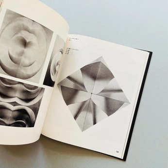 A cover of "Serenates 🍋‍🟩" cluster. The owner is kaodrew. The cluster consists of 34 elements.