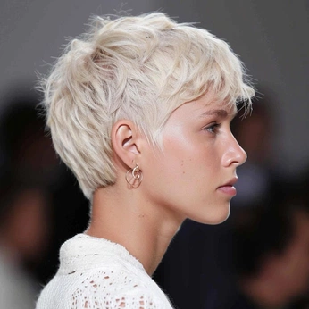 A cover of "Hair" cluster. The owner is lasagnya. The cluster consists of 8 elements.