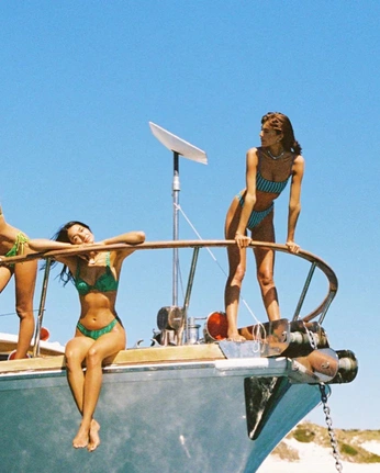 A cover of "VELERO AZUL EXT" cluster. The owner is enfoquecreativoi. The cluster consists of 32 elements.