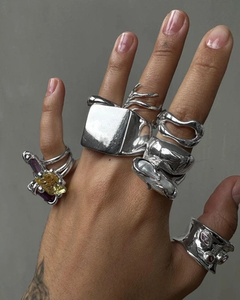 A cover of "rings" cluster. The owner is erzhena. The cluster consists of 7 elements.