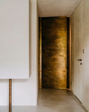 A cover of "Meenu Ghattami- Doors" cluster. The owner is prerna28. The cluster consists of 17 elements.