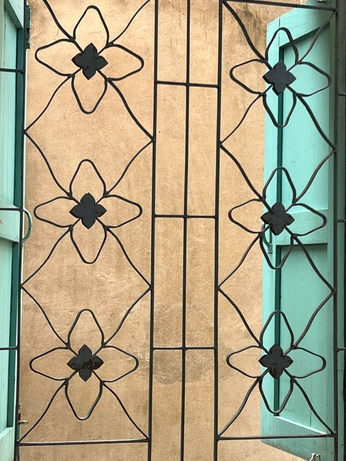 A cover of "windows" cluster. The owner is plstryathome. The cluster consists of 21 elements.