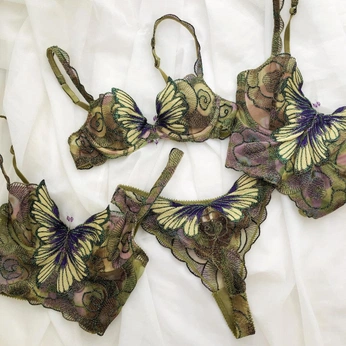 A cover of "WARDROBE DESIGN" cluster. The owner is alemenmen. The cluster consists of 2 elements.