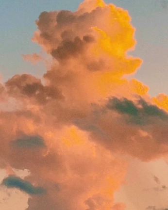 A cover of "Clouds" cluster. The owner is hannahziebart. The cluster consists of 7 elements.