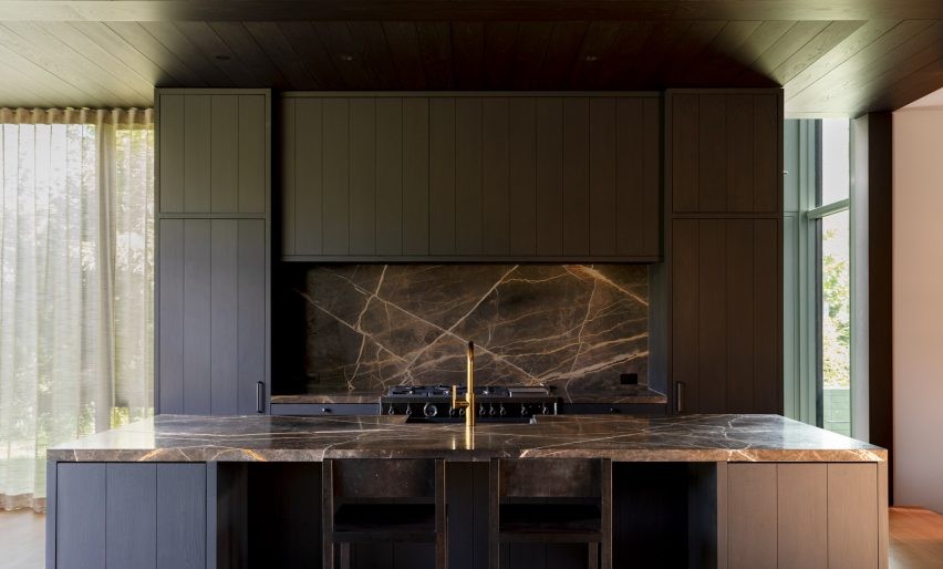 Kitchen in a Hamptons house by Garnett.DePasquale Projects. Photo by Naho Kubota.