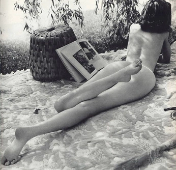 A cover of "Reading Club" cluster. The owner is mavrokentavro. The cluster consists of 96 elements.