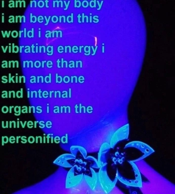 A cover of "<3" cluster. The owner is amy98. The cluster consists of 107 elements.