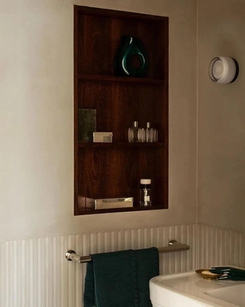 A cover of "Bath" cluster. The owner is elsajiud. The cluster consists of 1 element.